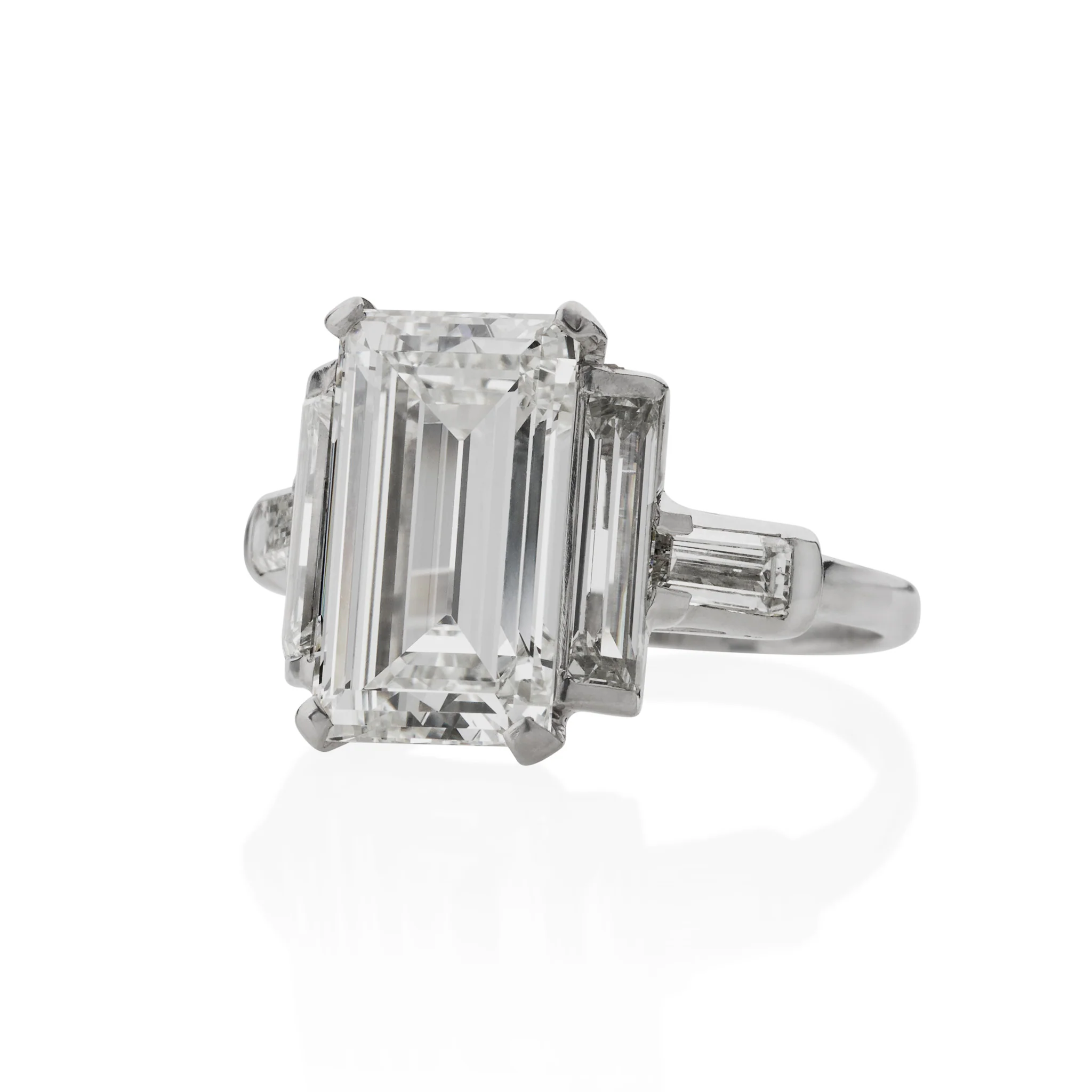Emerald-cut Diamond Solitaire Ring - Image 4