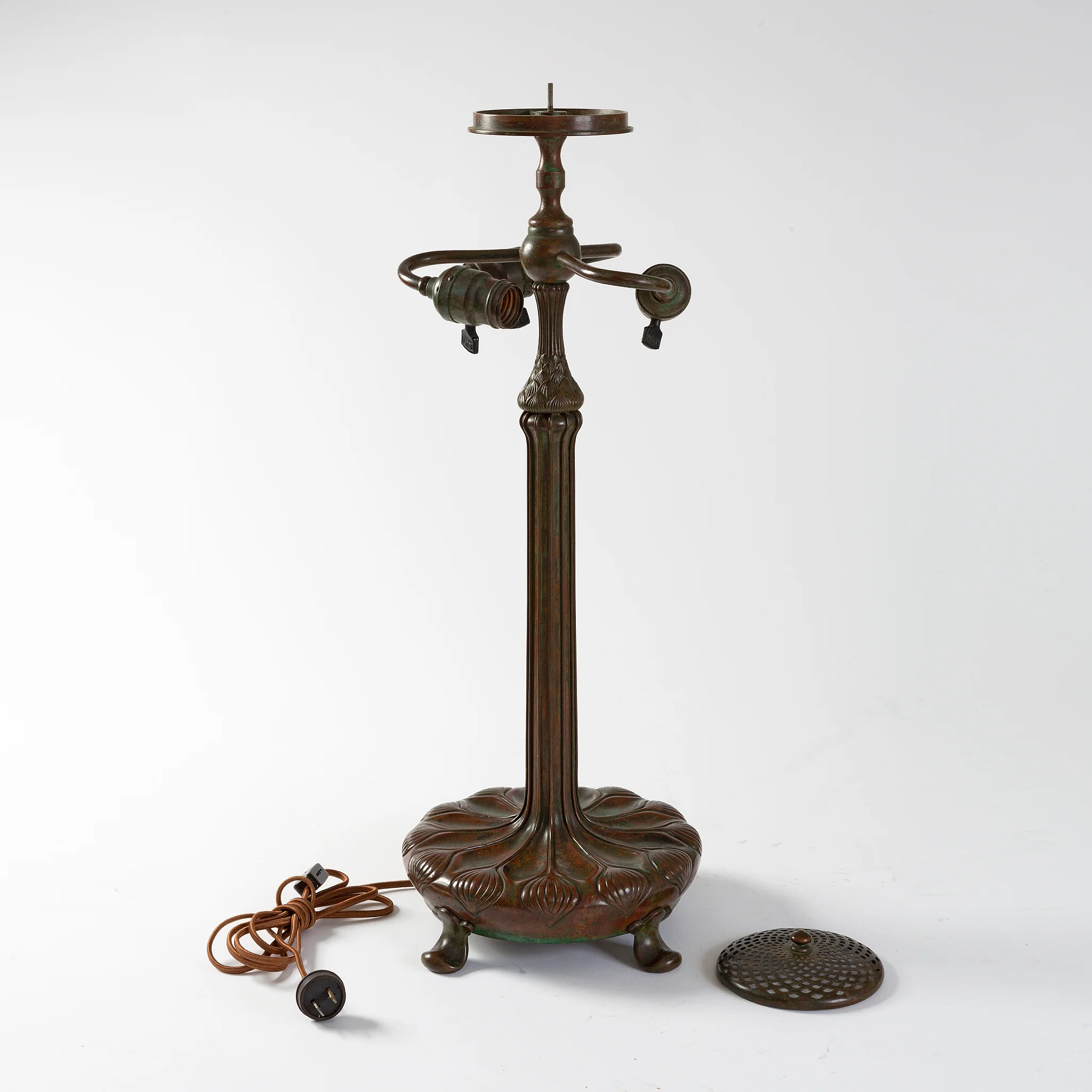 Tiffany Studios New York Pair of "Oriental Poppy" Table Lamps - Image 6