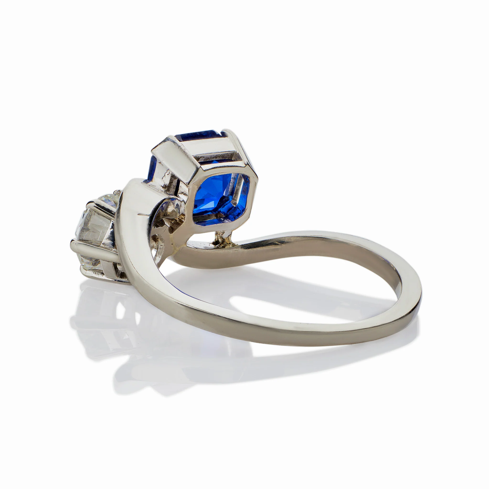 "Toi et Moi" Untreated Burmese Sapphire and Diamond Ring - Image 4