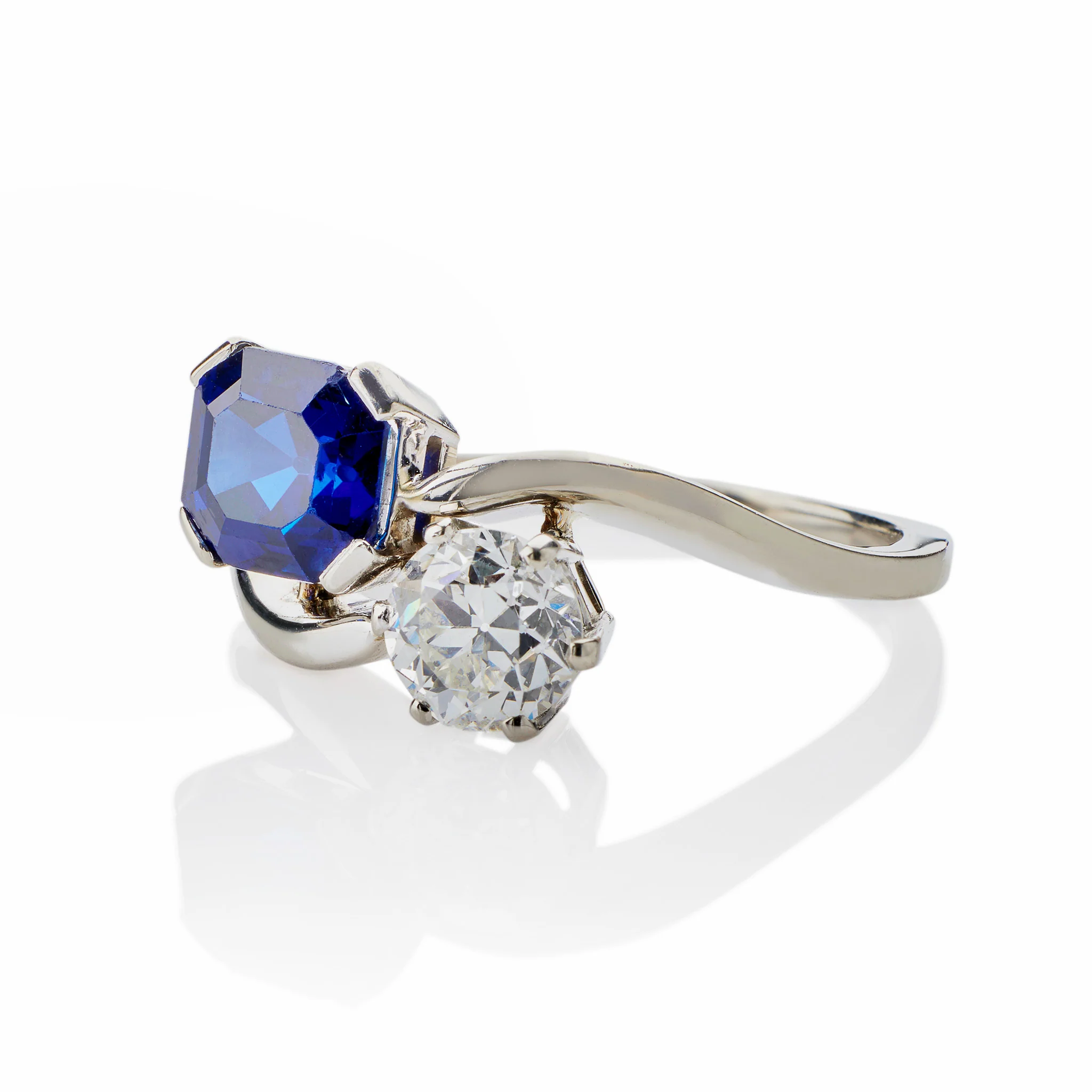 "Toi et Moi" Untreated Burmese Sapphire and Diamond Ring - Image 5