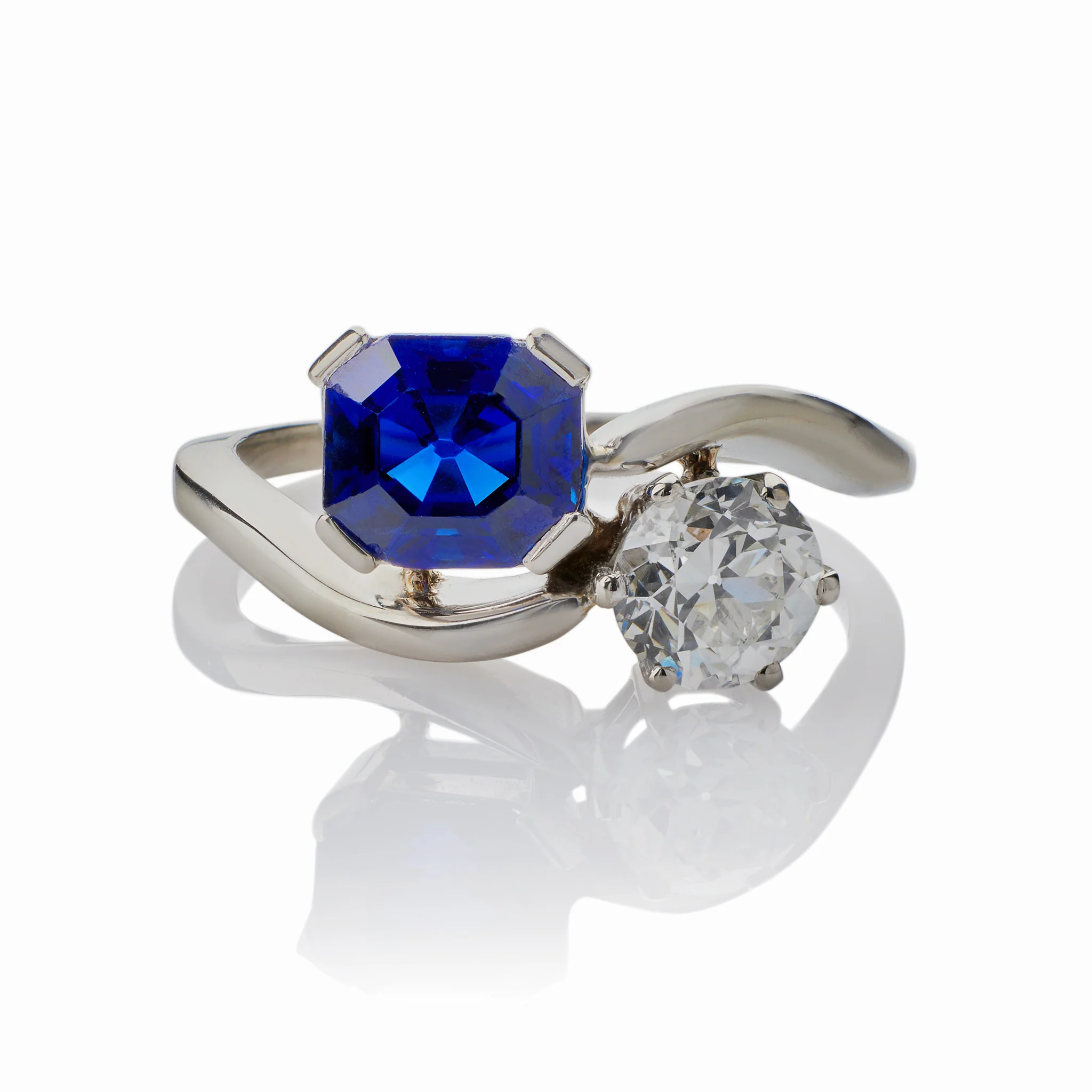 "Toi et Moi" Untreated Burmese Sapphire and Diamond Ring - Image 6